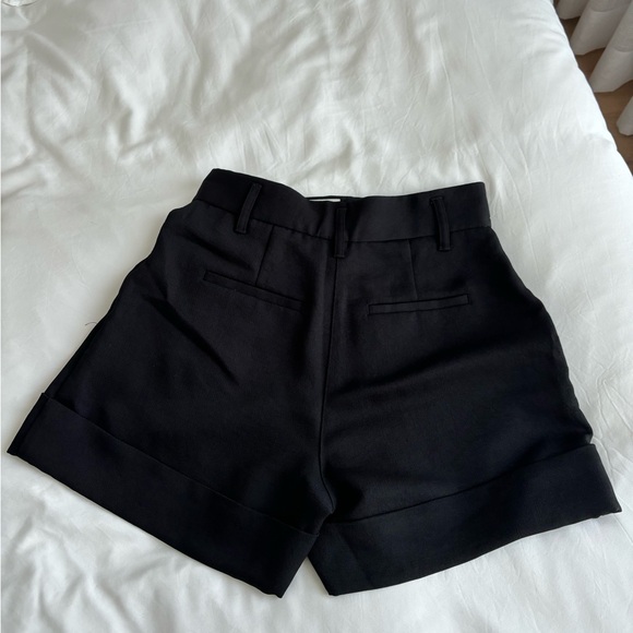Aritzia Labyrinth shorts in Black size 0 - Picture 4 of 6